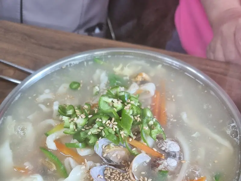 들깨수제비 근접샷