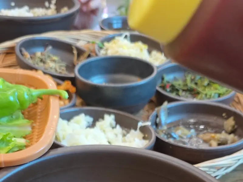 보리밥 비빔밥에 고추장 촵촵