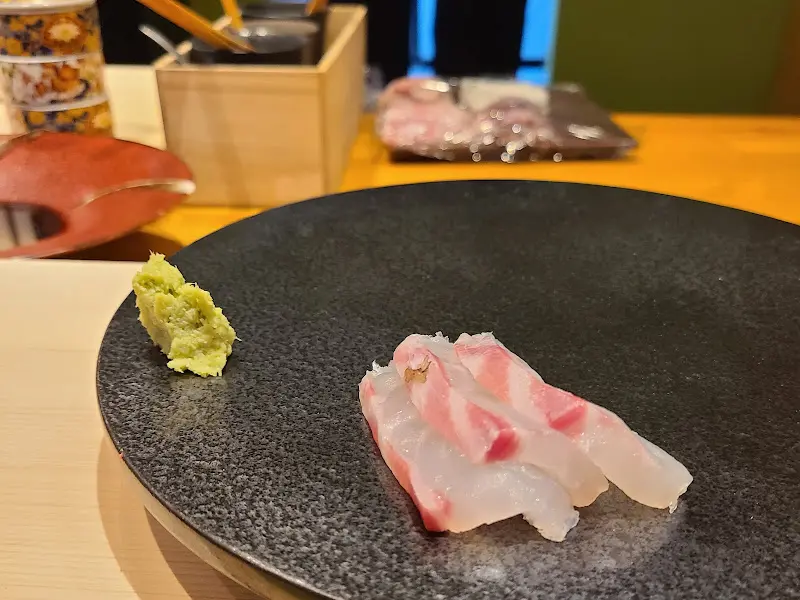 신선한 흰살 생선회