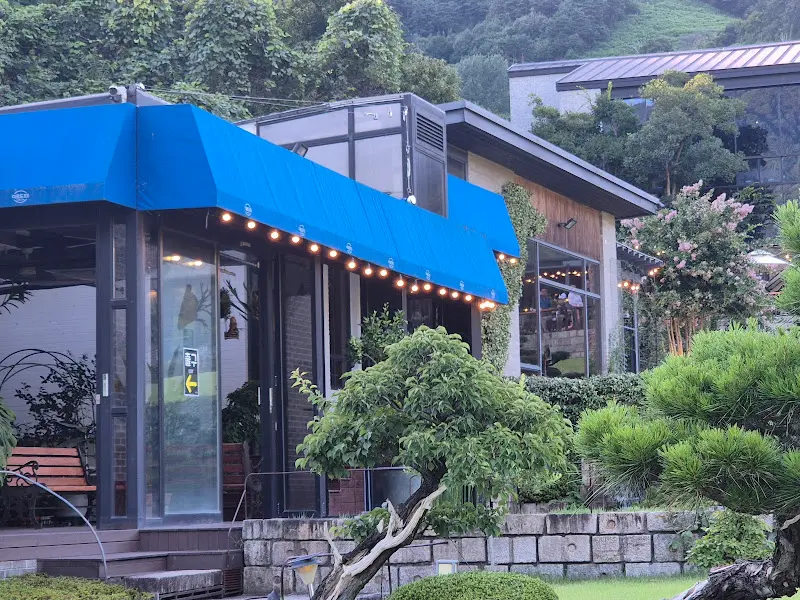 덕천식당 외부 건물