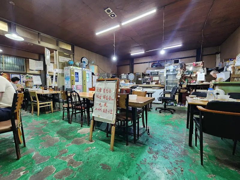 정겨운 식당 내부