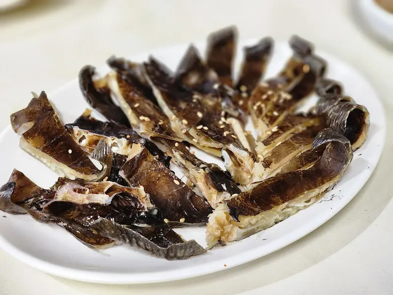 서비스로 주신 아귀 껍데기 구이