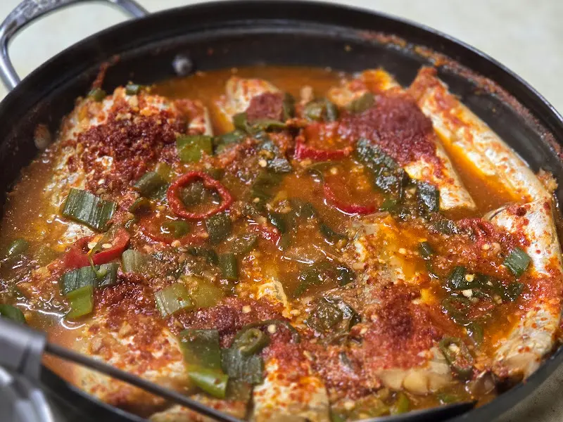 얼큰해 보이는 아귀탕