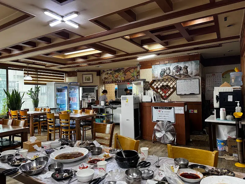 홍본선 간장게장 내부