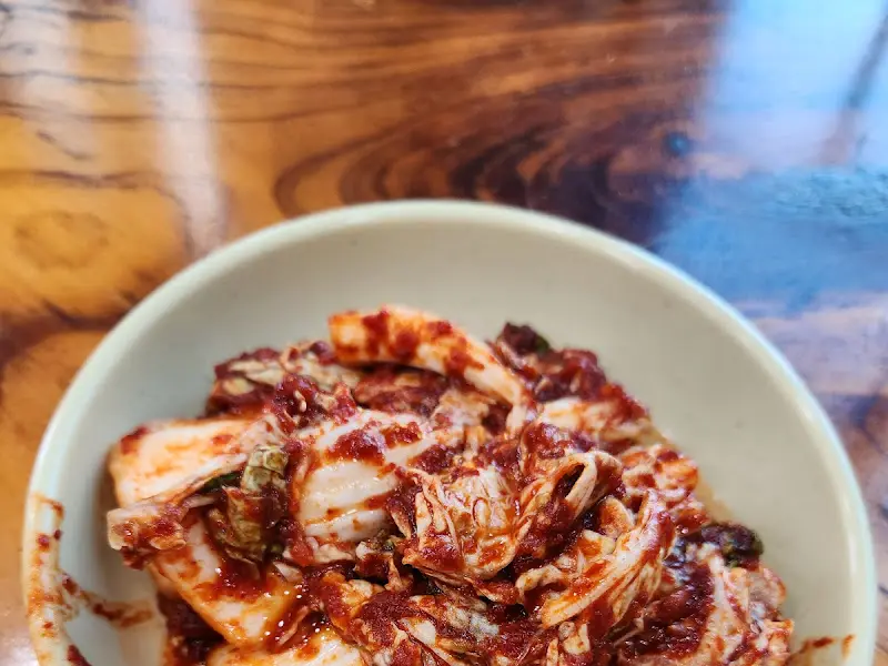 접시에 담긴 김치