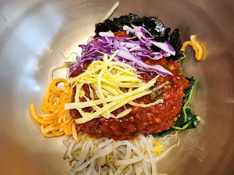 육회비빔밥의 모습