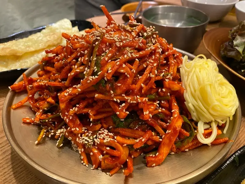 오징어무침회 한 상 차림