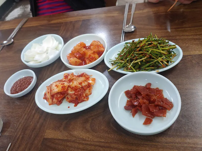 놋전분 비빔밥 밑반찬 클로즈업