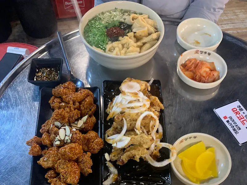 다양한 메뉴가 한 상 가득