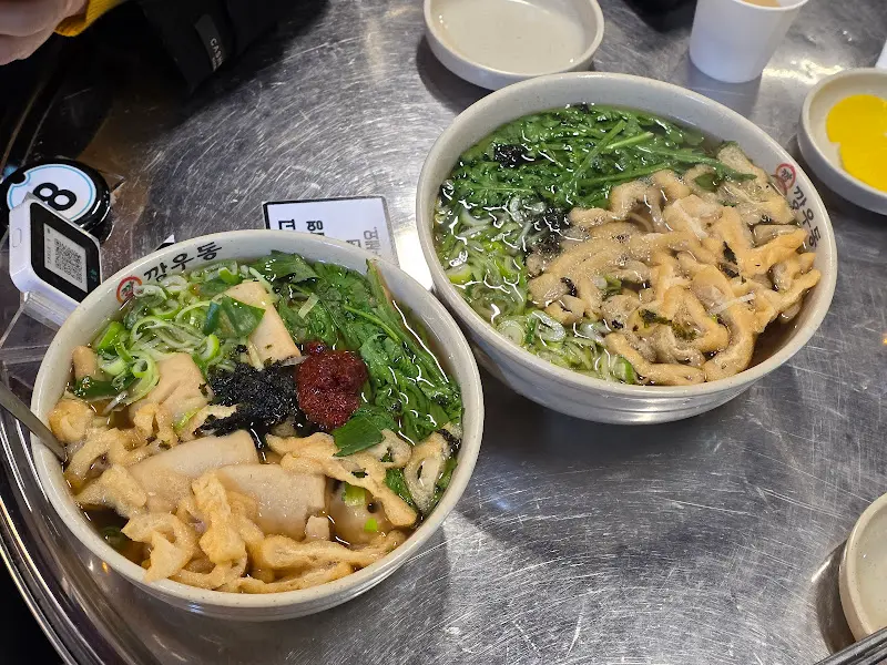 깔끔한 국물이 인상적인 우동