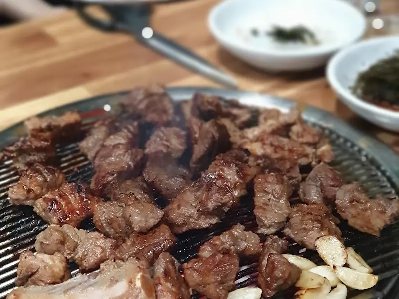 노릇노릇 익어가는 갈비