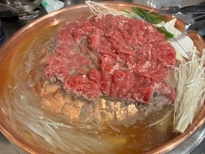 불판 위에 올려진 옛날불고기