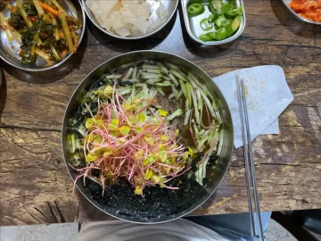 청주에서 맛보는 시원한 막국수의 정수, 원조중원탑막국수 죽림점 방문기: 무더위를 잊게 하는 최고의 선택!