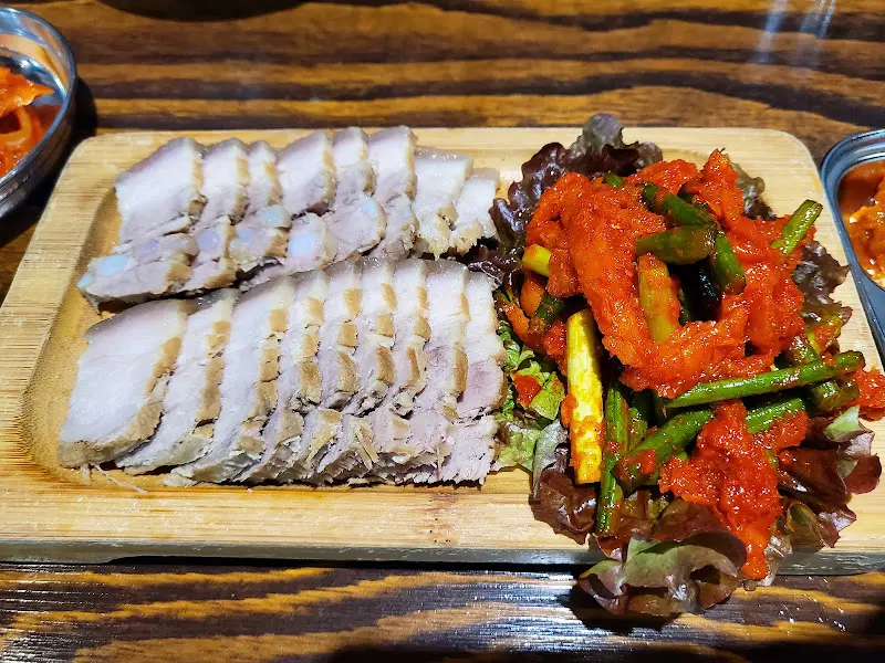 윤기가 흐르는 수육