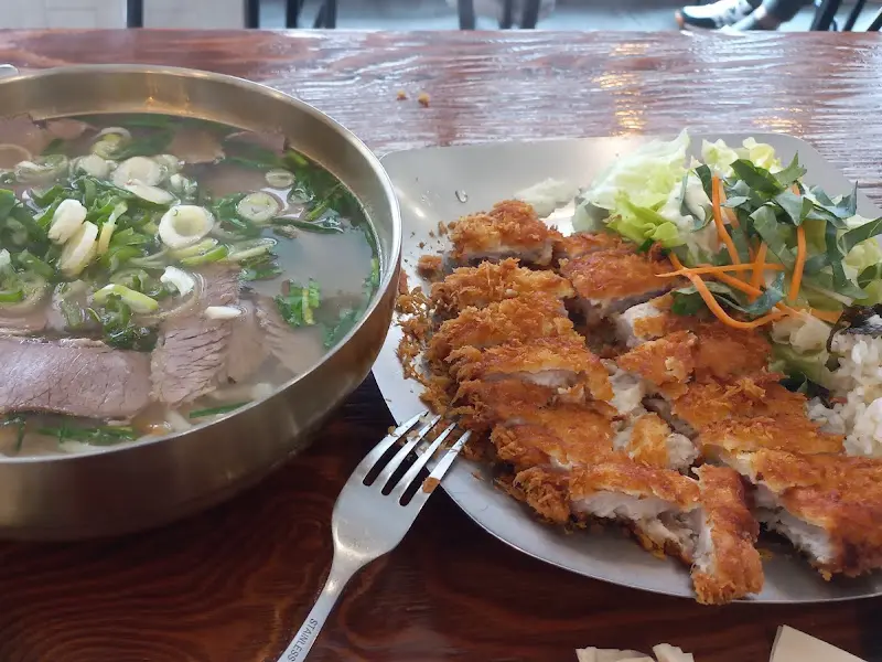 고기칼국수와 돈까스