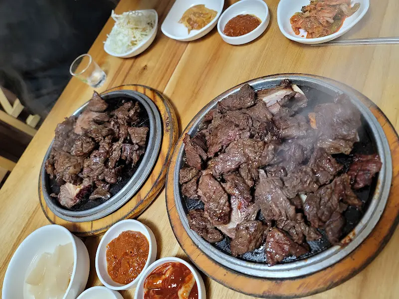 잘 익은 갈비 한 점