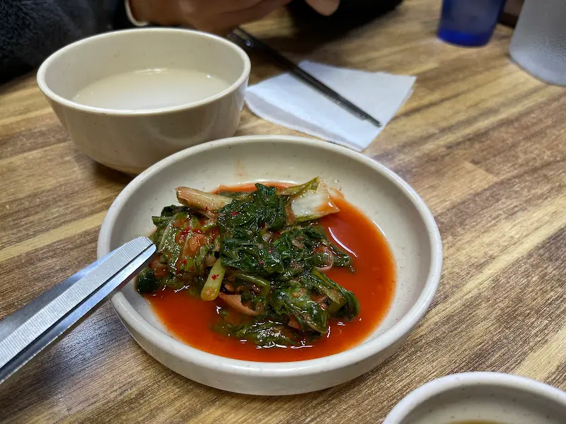 새빨간 양념이 인상적인 열무김치