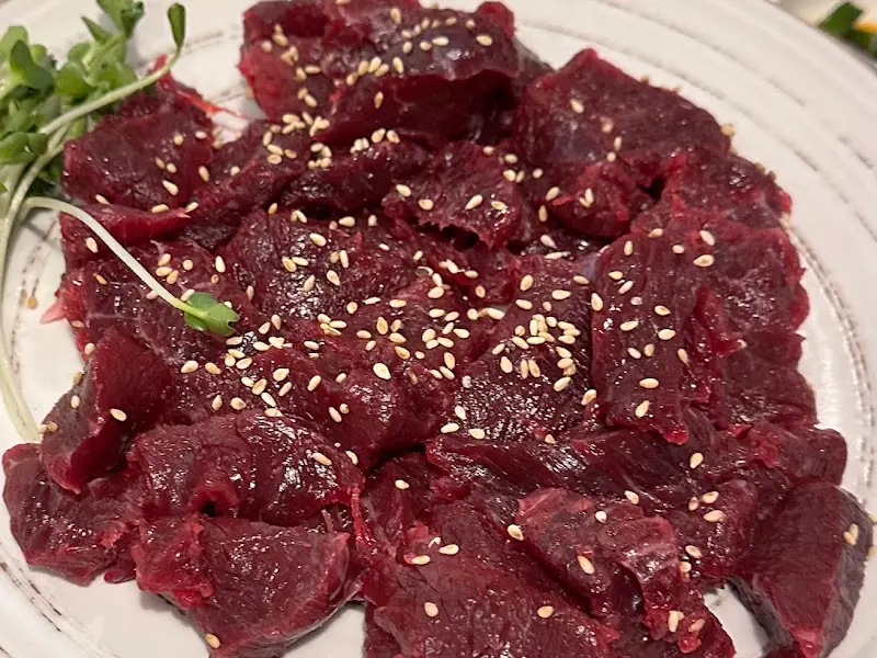 고소한 풍미가 일품인 뭉티기