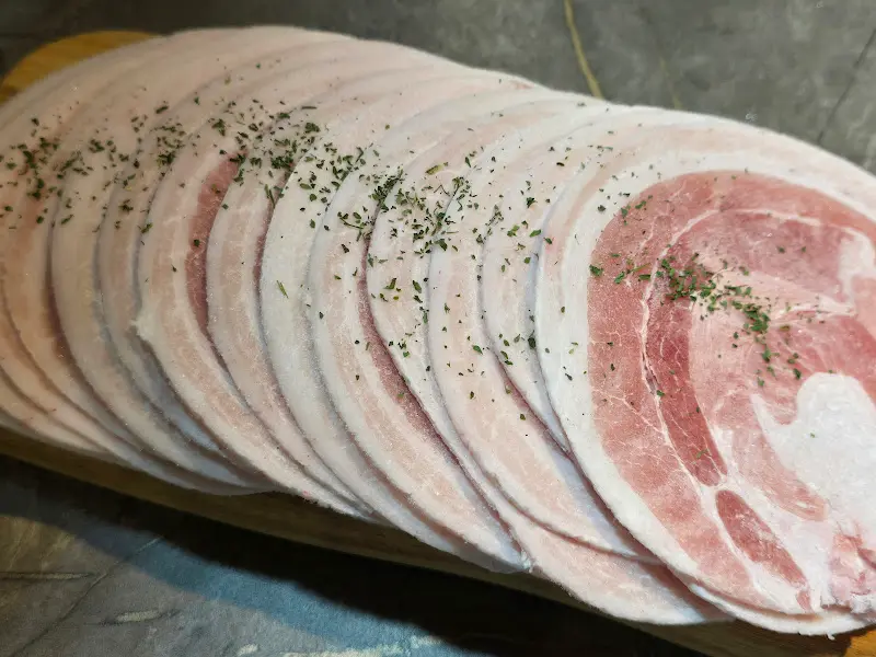 얇게 썰린 삼겹살