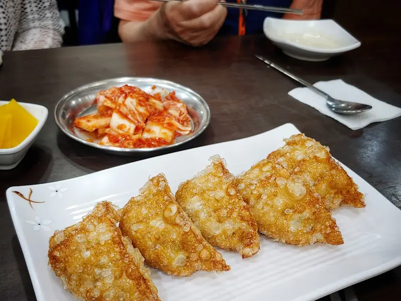 겉절이 김치와 군만두