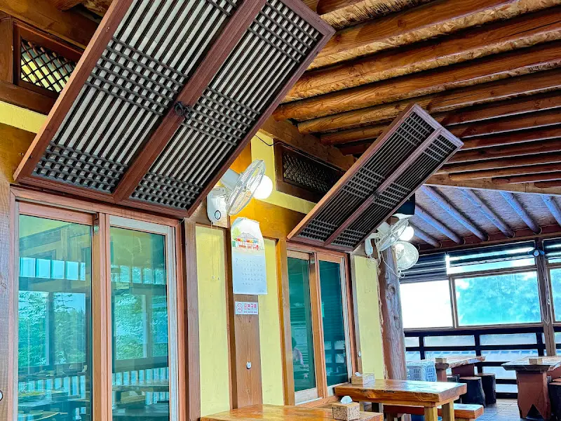 모내기 내부 천장