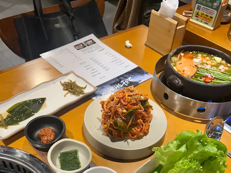 푸짐하고 맛깔스러운 찬 구성