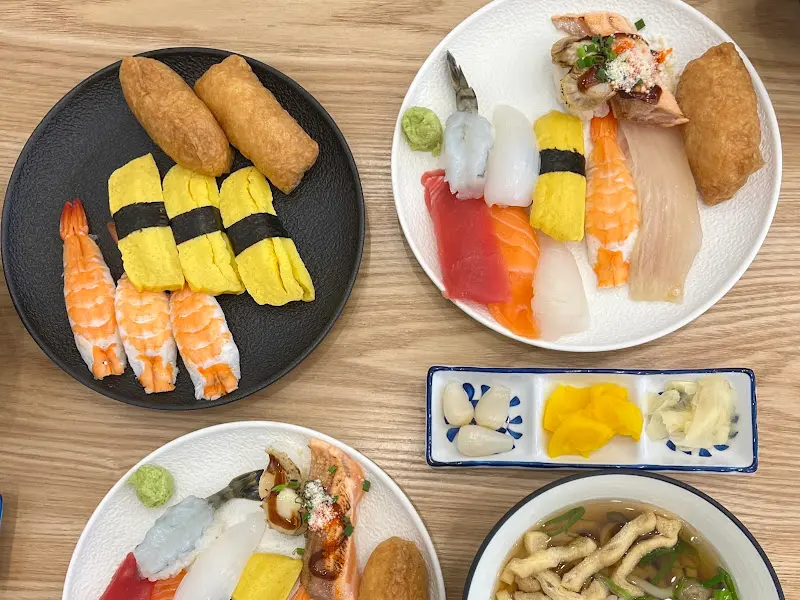 다채로운 스시 한 상 차림