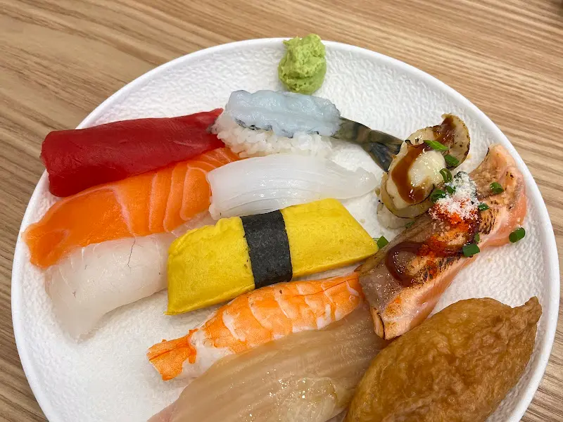 군침이 싹 도는 스시 모듬