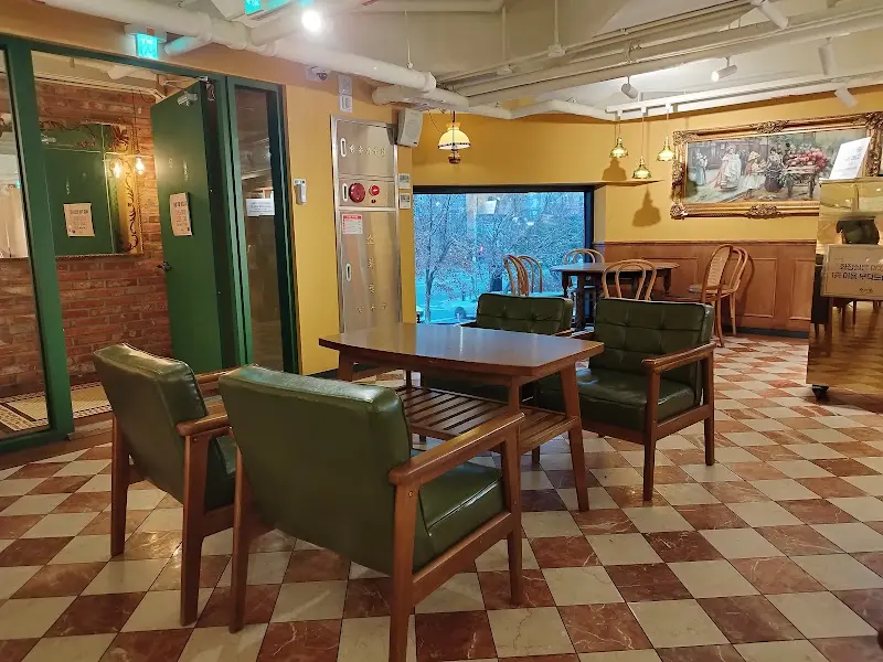 2층 카페 내부