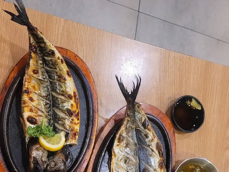 윤기가 흐르는 고등어 구이