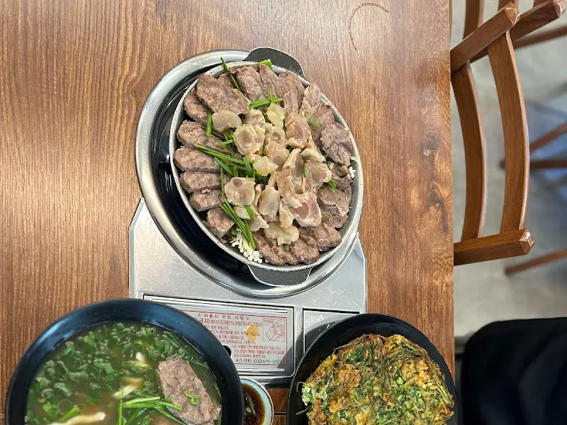 도가니 수육 전골, 양지 칼국수, 부추전