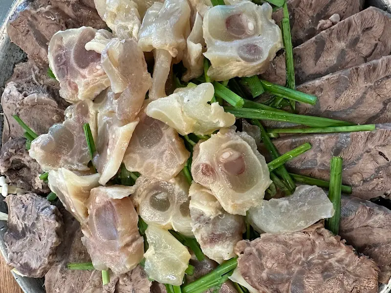 수육과 도가니의 환상적인 조화