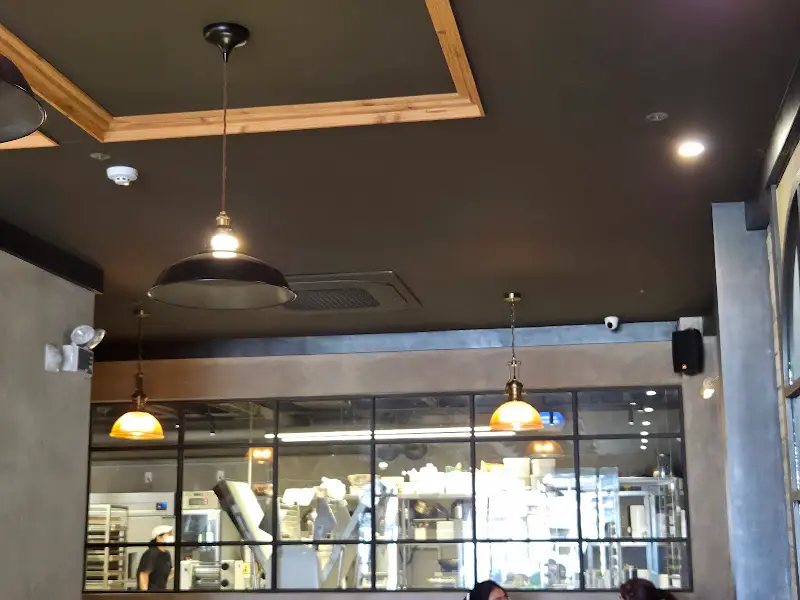 카페 내부 조명