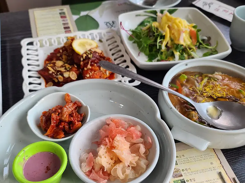 정갈하게 차려진 한상차림