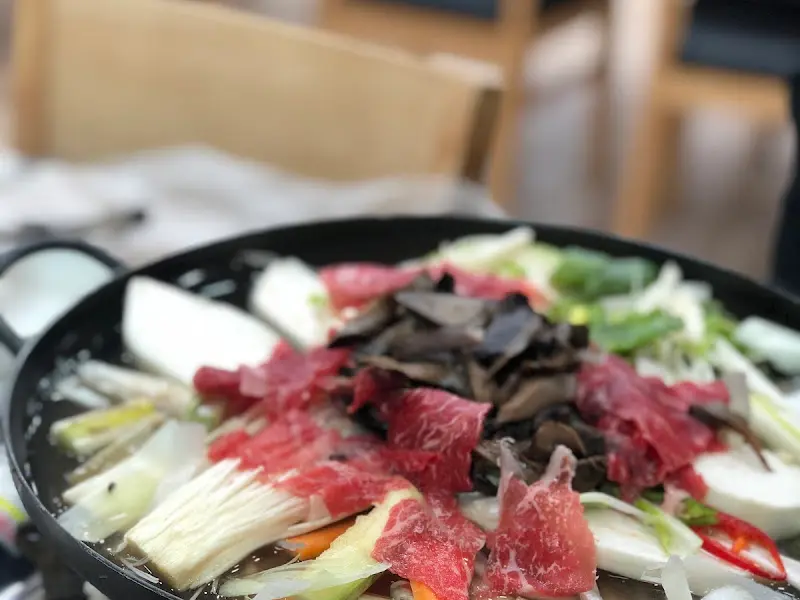 끓고 있는 능이버섯전골