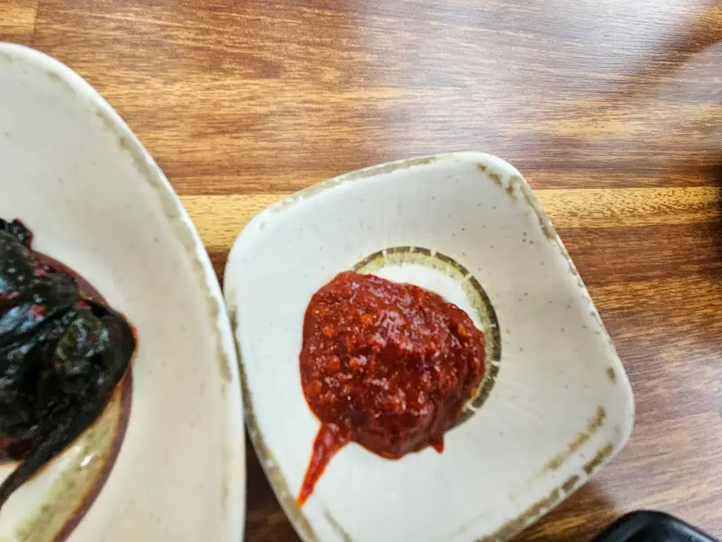 젓갈 한 점 올려 쌈 싸 먹으면 꿀맛!