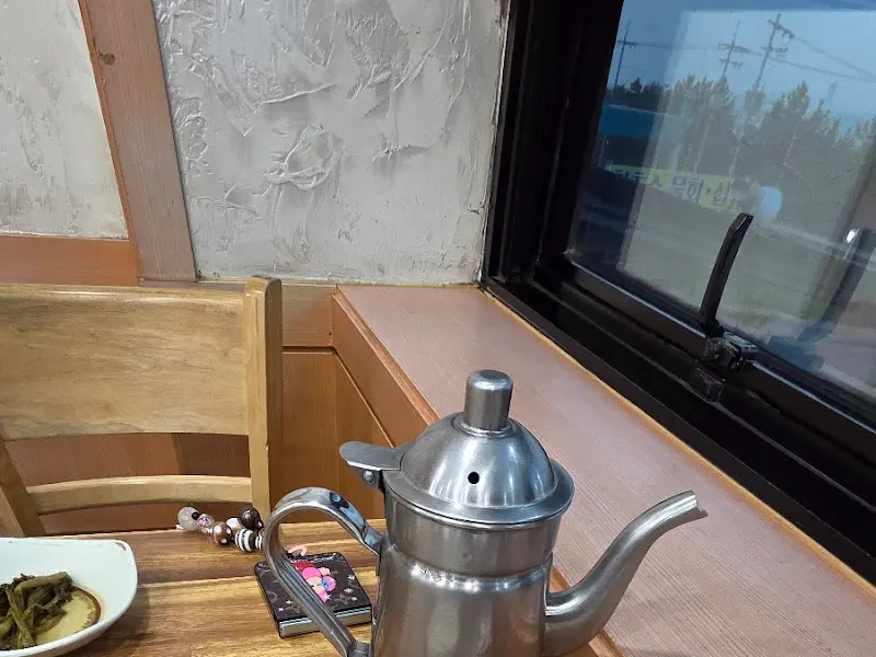 고소한 우렁쌈장 듬뿍 올려 한 입!