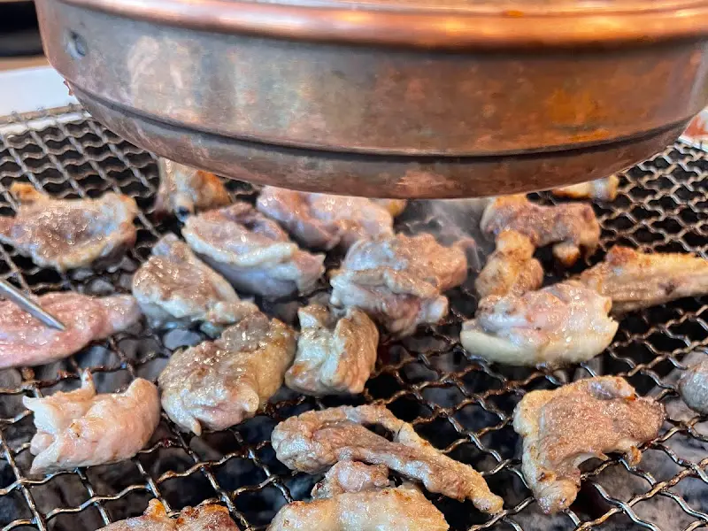 숯불에 구워지는 로스 오리고기