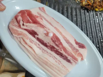 추억 소환! 90년대 감성 “돈돈”에서 발견한 대패삼겹살 맛집의 재발견 (시내권)