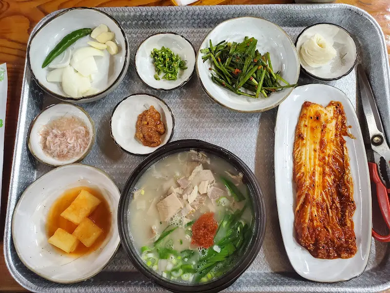 소문난돼지국밥 밑반찬 구성