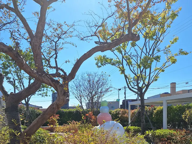 칠암사계 야외 정원의 모습