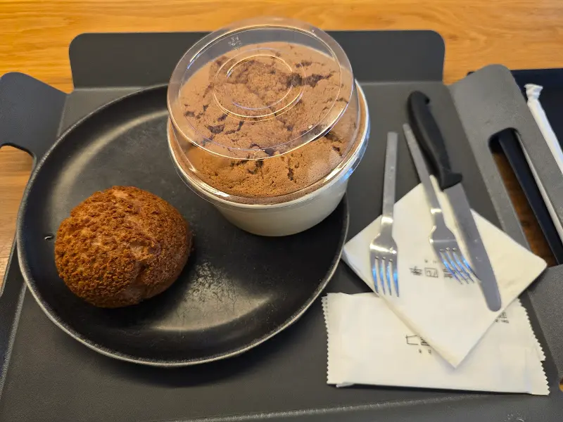 칠암사계에서 판매하는 빵과 푸딩