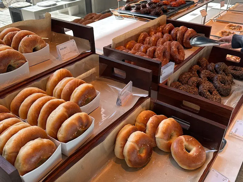 칠암사계의 다양한 빵들