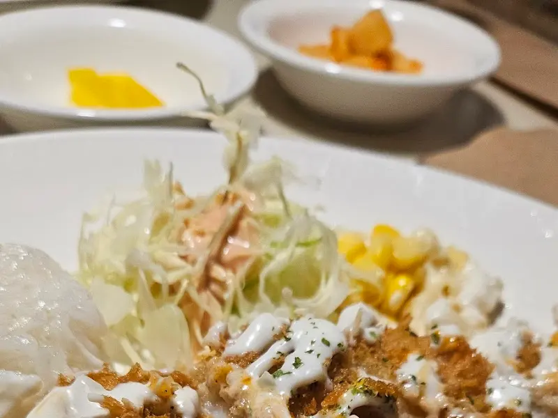 샐러드와 돈까스