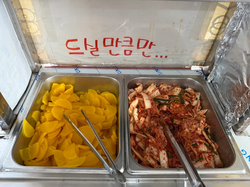 넉넉한 인심이 느껴지는 김치 코너