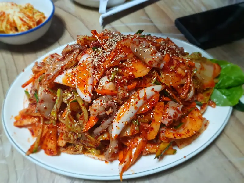 새빨간 양념에 버무려진 낙지 초무침