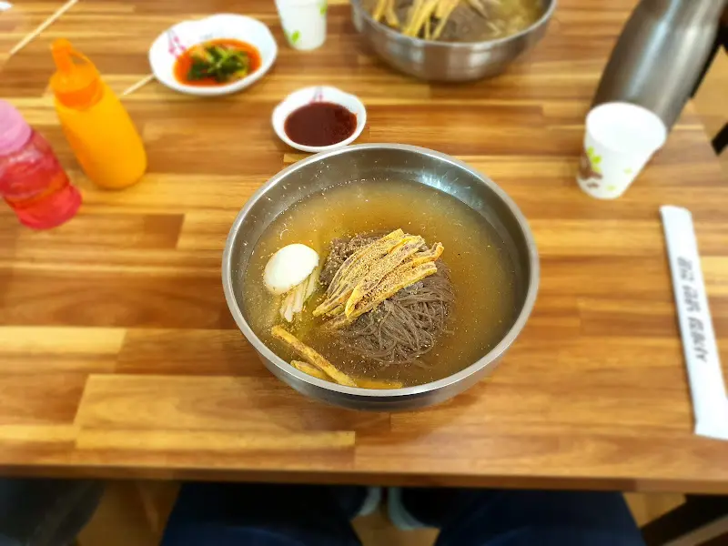 깔끔한 테이블 세팅