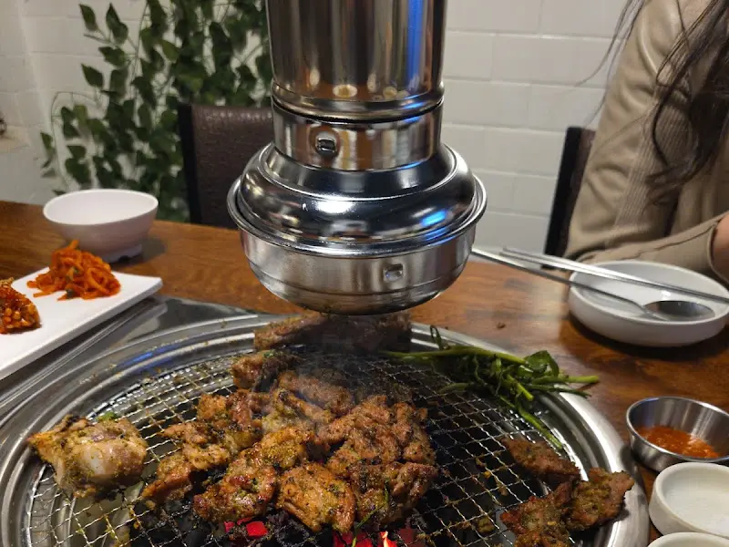 고기를 굽는 모습