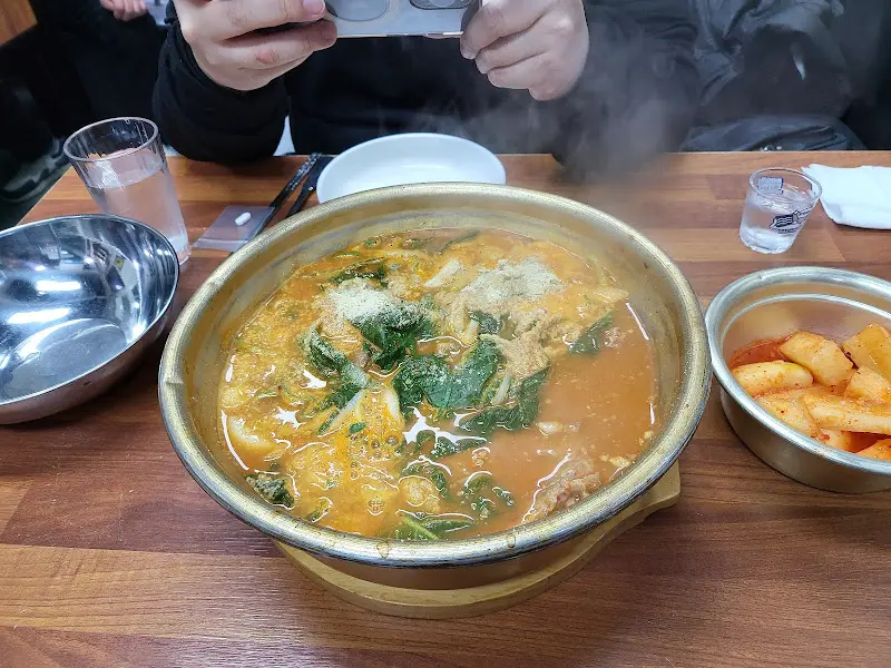 감자탕 한 상 차림