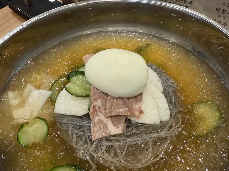 물냉면의 시원한 비주얼